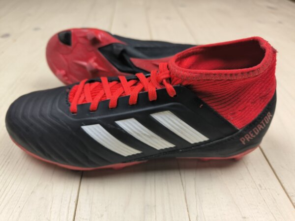 Бутси Adidas Predator, розмір 36 (устілка 22,5 см) стан ВІДМІННИЙ