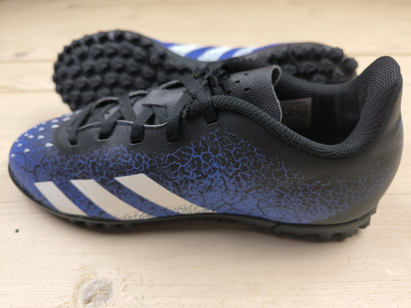 Сороконіжки Adidas Predator, розмір 38 (устілка 24 см) стан СУПЕР