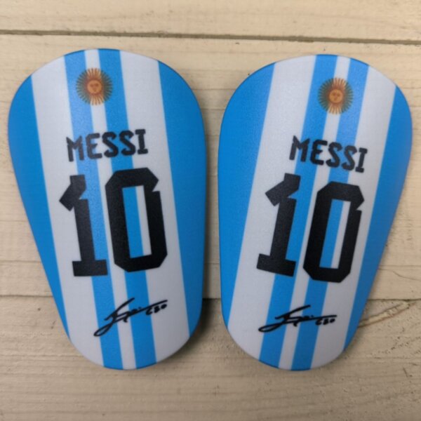 Щитки футбольные S 10x6 см Messi Argentina