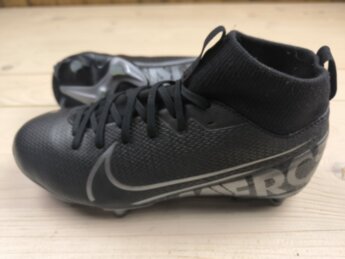 Бутcи Nike Mercurial, розмір 35 (устілка 22 см) стан ІДЕАЛ