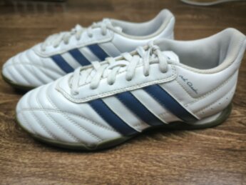 Футзалки Adidas Questra, розмір 37,5 (стільник 23,5 см) стан ІДЕАЛ
