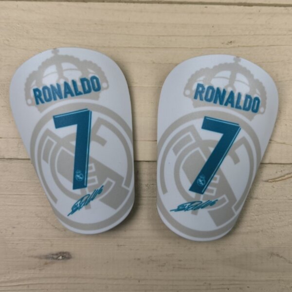 Щитки футбольные S 10x6 см Ronaldo Real Madrid