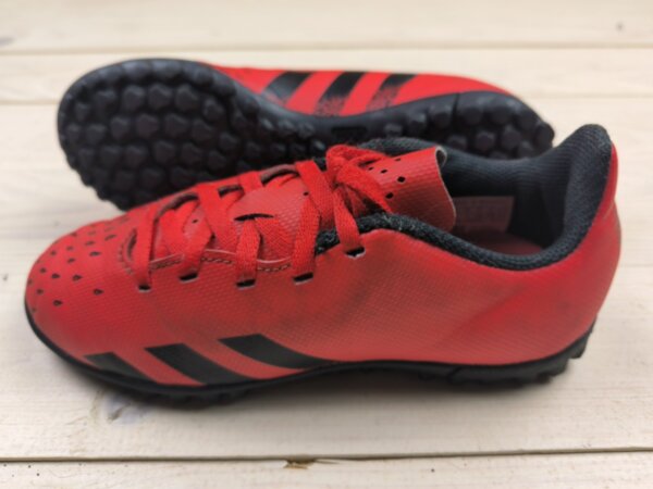 Сороконіжки Adidas Predator, розмір 33 (устілка 20,5 см) стан ІДЕАЛ