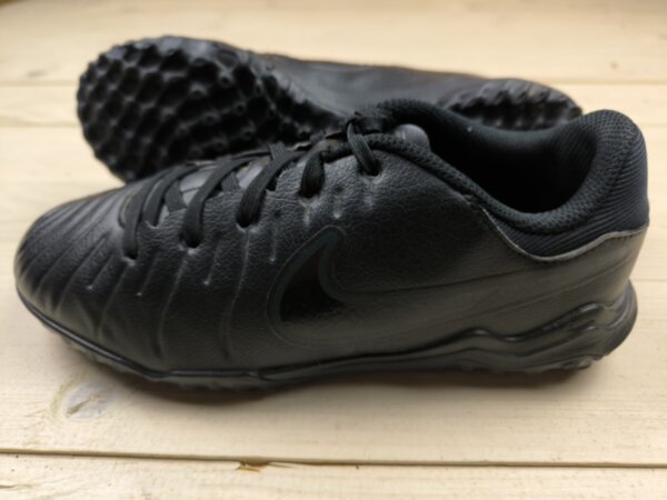 Сороконіжки Nike Tiempo, розмір 35,5 (устілка 22,5 см) стан ІДЕАЛ