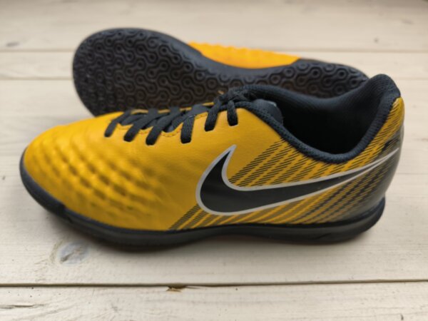 Футзалки Nike Magista, розмір 35 (устілка 22 см) стан ІДЕАЛ