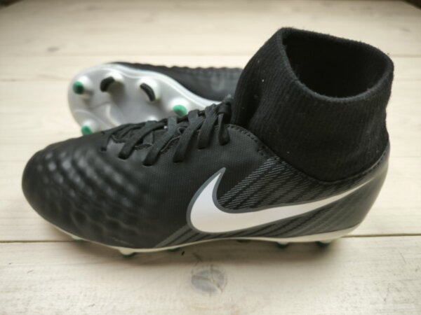 Бутси Nike Magista, розмір 35 (устілка 22 см) стан ІДЕАЛЬНИЙ