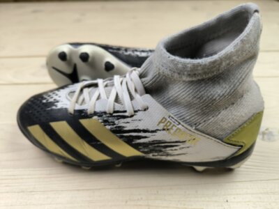 Бутси Adidas Predator, розмір 35,5 (устілка 22 см) стан ВІДМІННИЙ