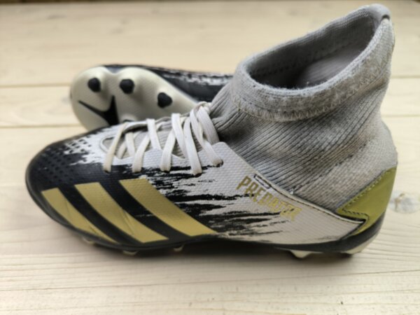 Бутси Adidas Predator, розмір 35,5 (устілка 22 см) стан ВІДМІННИЙ