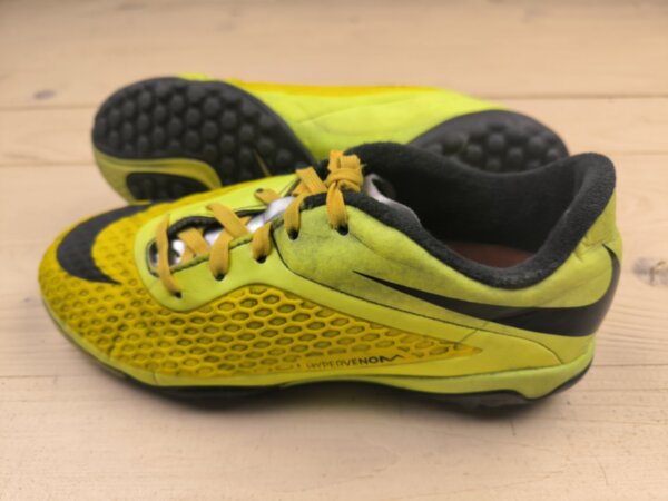Сороконіжки Nike Hypervenom, розмір 35,5 (устілка 21,5 см) стан ДОБРИЙ
