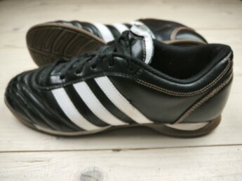 Футзалки Adidas Questra, розмір 40 (устілка 25,5 см) стан ВІДМІННИЙ