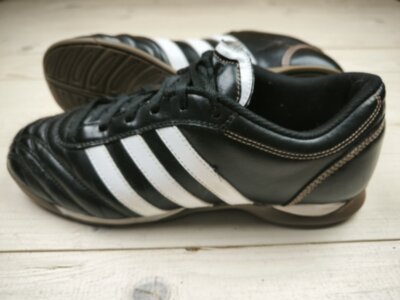 Футзалки Adidas Questra, розмір 40 (устілка 25,5 см) стан ВІДМІННИЙ