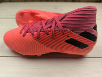 Бутси Adidas Nemeziz, розмір 35,5 (устілка 22 см) стан ІДЕАЛ