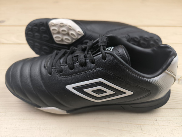 Сороконіжки Umbro Англія, розмір 34 (устілка 22 см) стан ІДЕАЛ