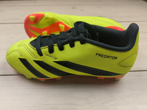 Бутси Adidas Predator, розмір 34 (устілка 21,5 см) стан ІДЕАЛЬНИЙ